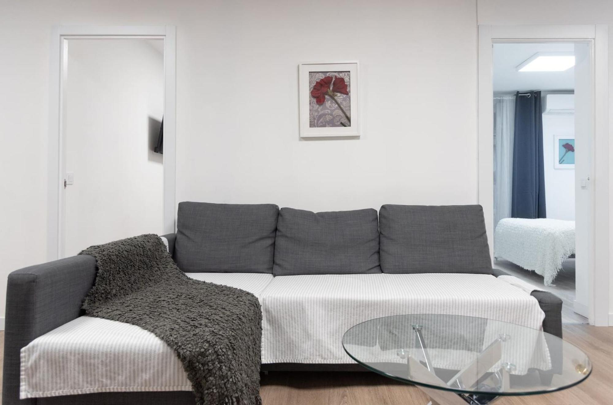 Apartamentos Day Madrid Santo Domingo Centro Gran Via Sol Malasana מראה חיצוני תמונה