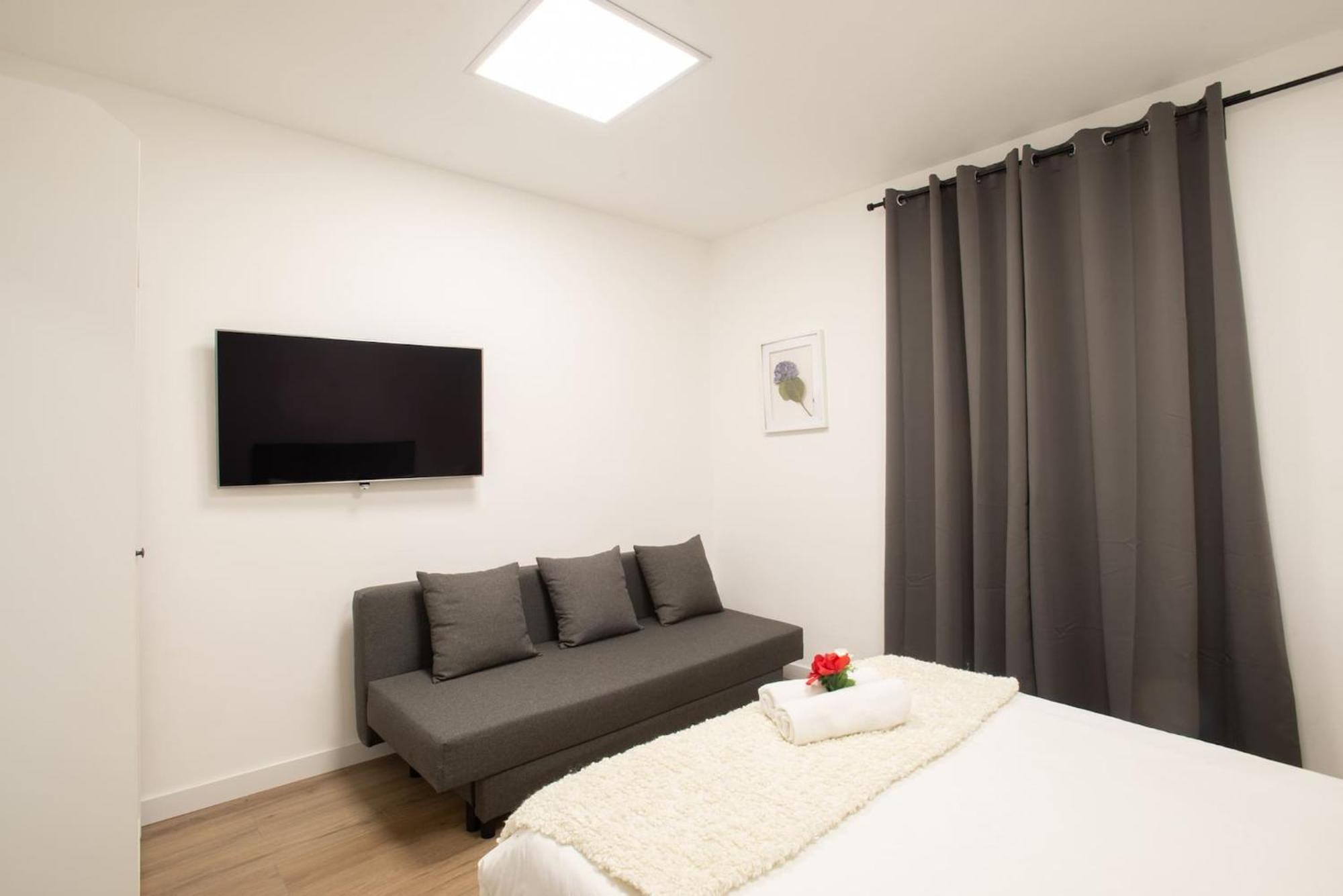 Apartamentos Day Madrid Santo Domingo Centro Gran Via Sol Malasana מראה חיצוני תמונה