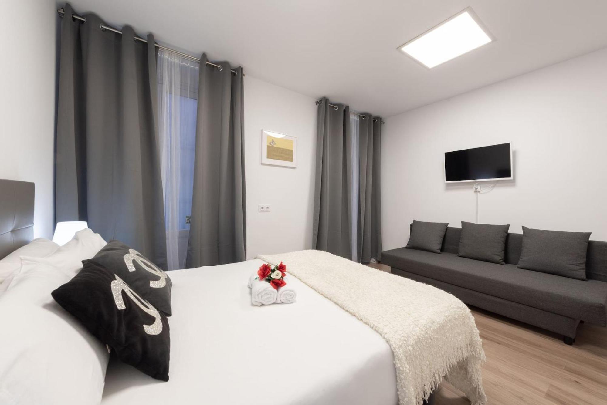 Apartamentos Day Madrid Santo Domingo Centro Gran Via Sol Malasana מראה חיצוני תמונה