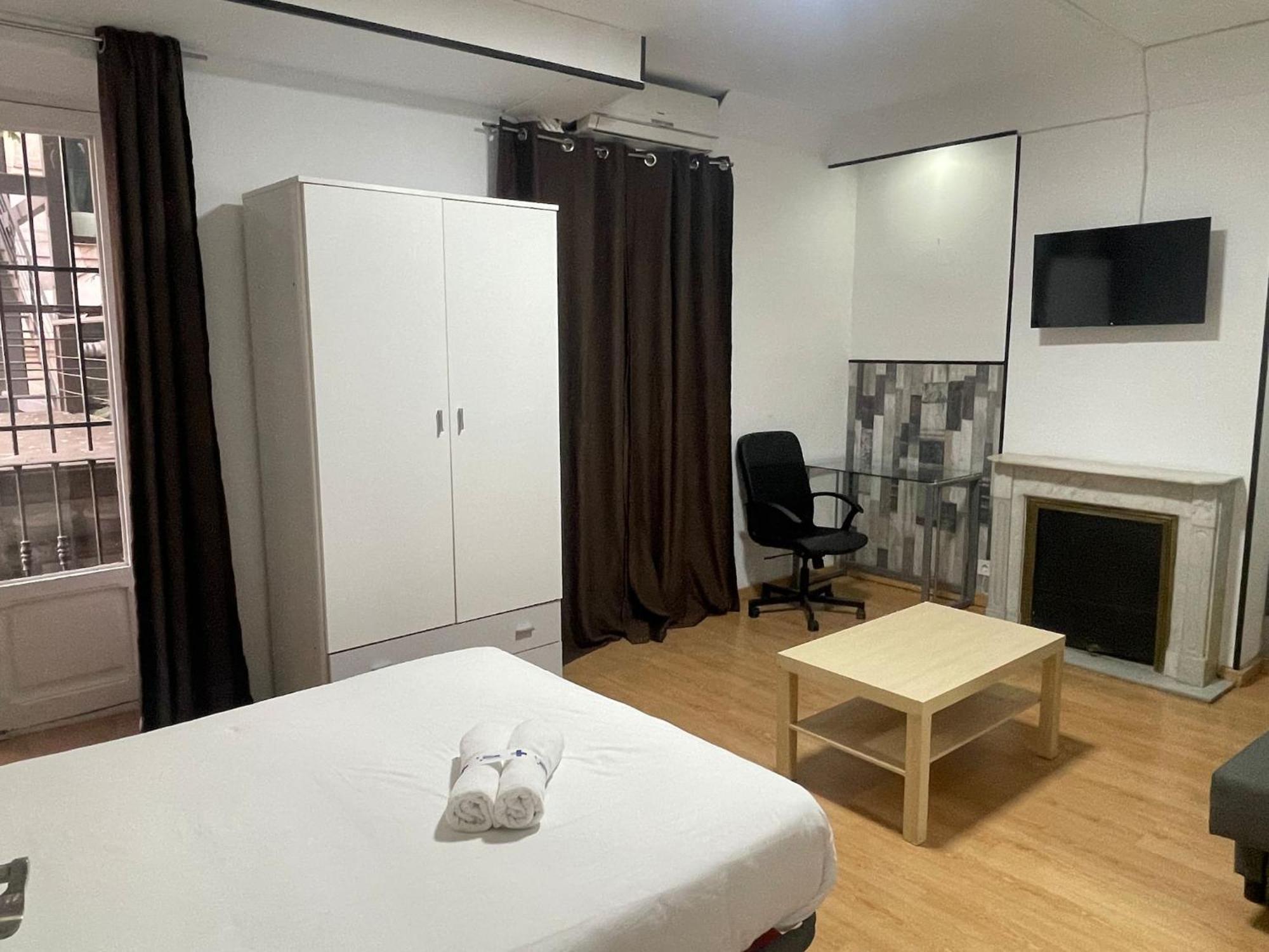 Apartamentos Day Madrid Santo Domingo Centro Gran Via Sol Malasana מראה חיצוני תמונה