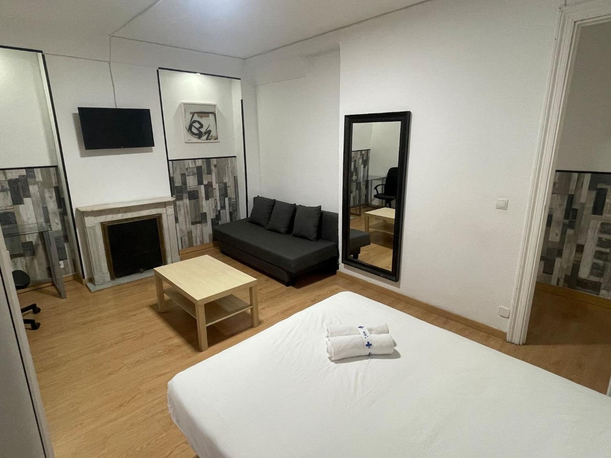 Apartamentos Day Madrid Santo Domingo Centro Gran Via Sol Malasana מראה חיצוני תמונה